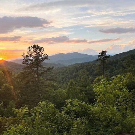 Vibrant Bryson City Home With Mtn Views And Deck! Exterior photo