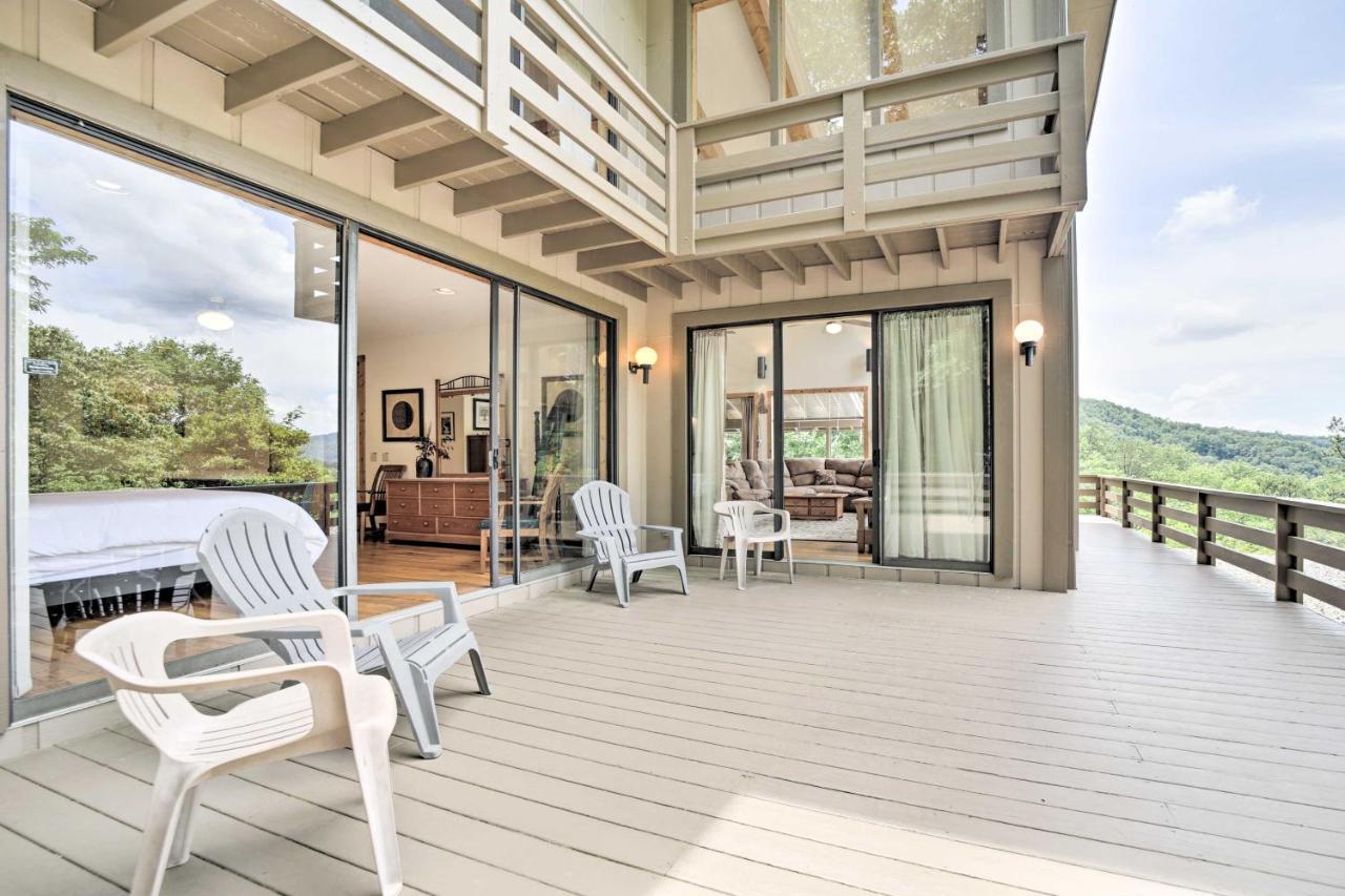 Vibrant Bryson City Home With Mtn Views And Deck! Exterior photo