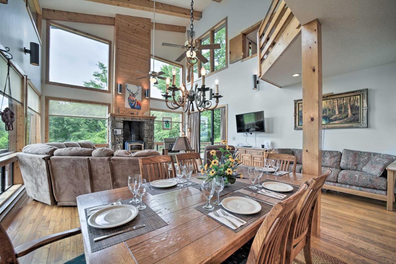 Vibrant Bryson City Home With Mtn Views And Deck! Exterior photo