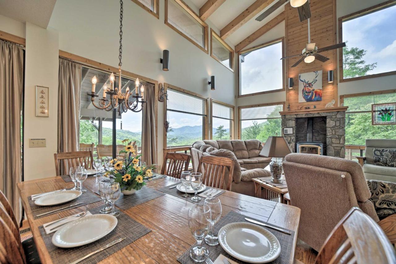 Vibrant Bryson City Home With Mtn Views And Deck! Exterior photo