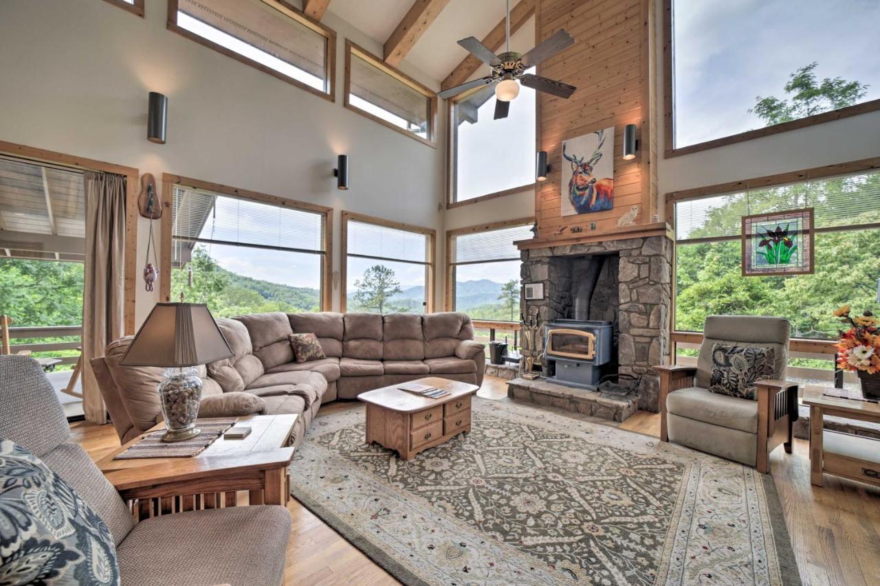 Vibrant Bryson City Home With Mtn Views And Deck! Exterior photo