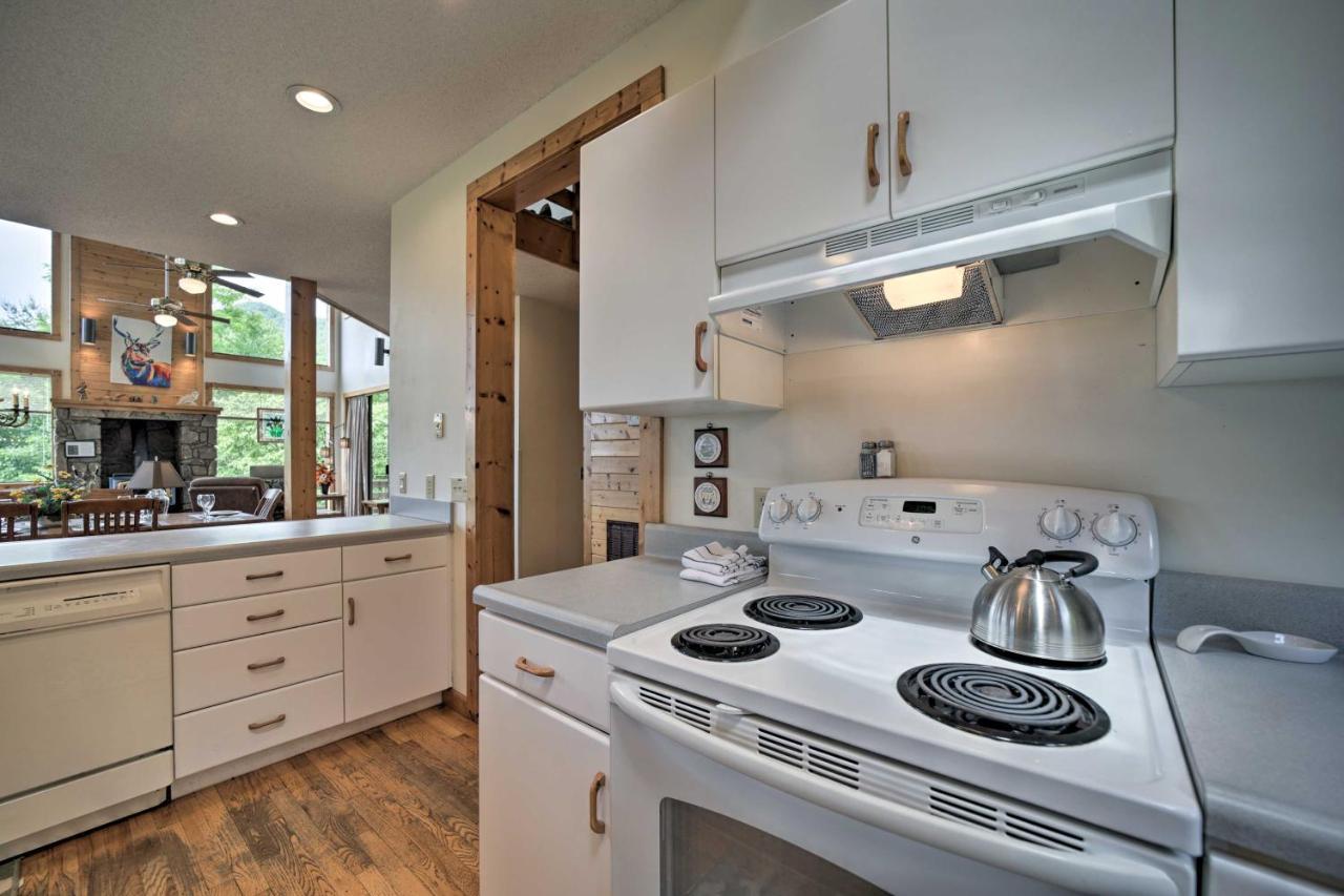 Vibrant Bryson City Home With Mtn Views And Deck! Exterior photo
