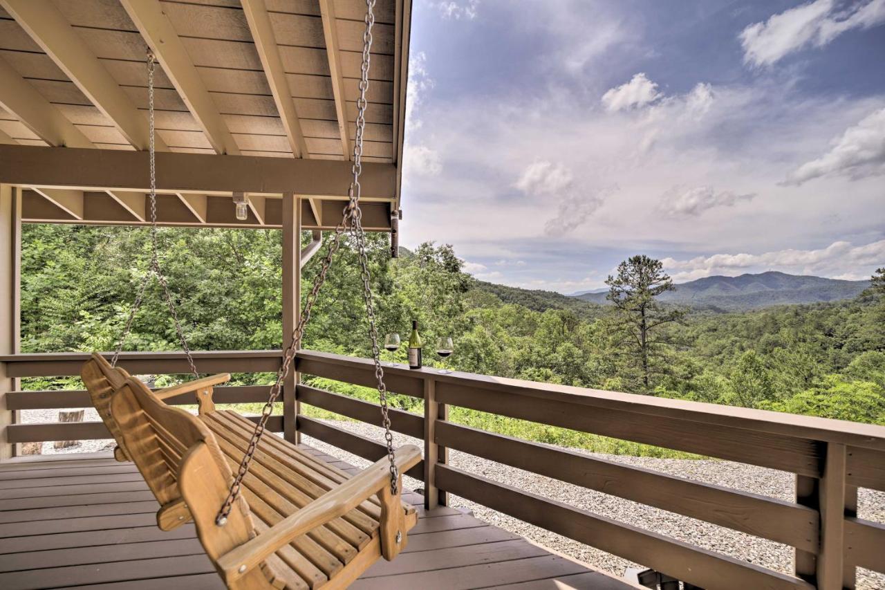 Vibrant Bryson City Home With Mtn Views And Deck! Exterior photo
