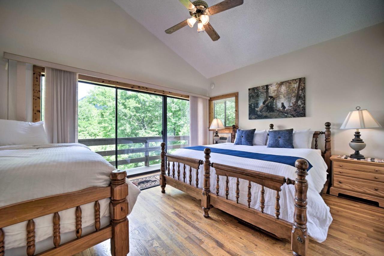 Vibrant Bryson City Home With Mtn Views And Deck! Exterior photo