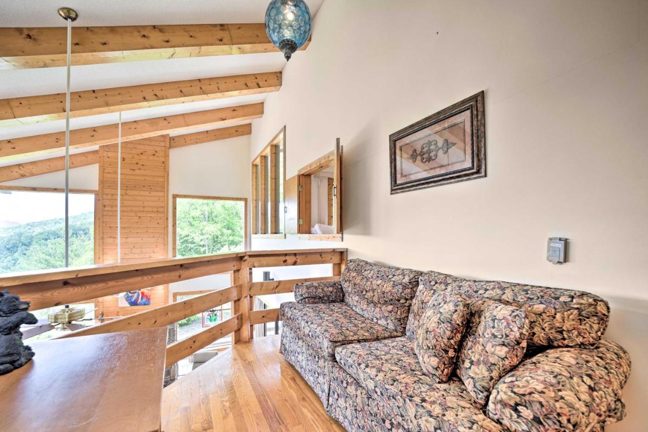 Vibrant Bryson City Home With Mtn Views And Deck! Exterior photo