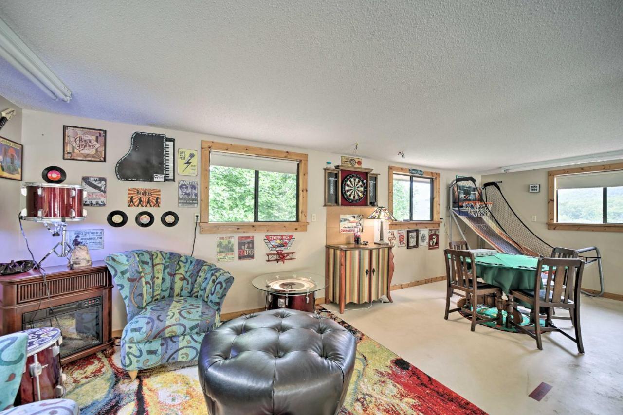 Vibrant Bryson City Home With Mtn Views And Deck! Exterior photo