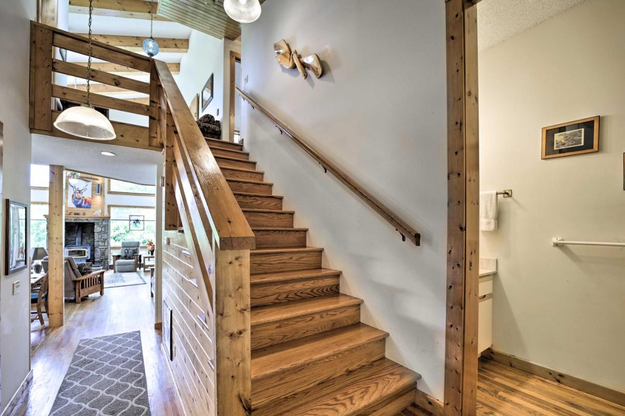 Vibrant Bryson City Home With Mtn Views And Deck! Exterior photo