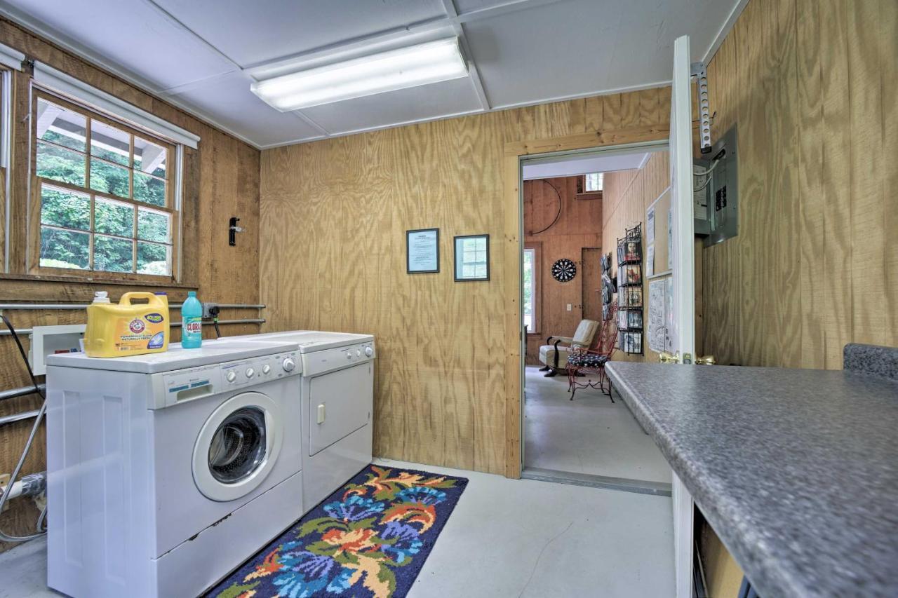 Vibrant Bryson City Home With Mtn Views And Deck! Exterior photo