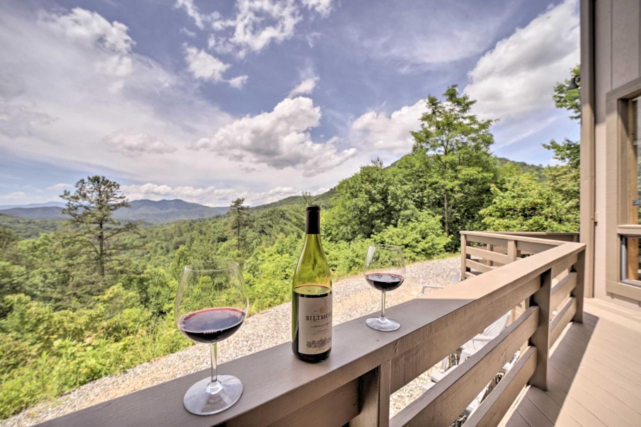Vibrant Bryson City Home With Mtn Views And Deck! Exterior photo