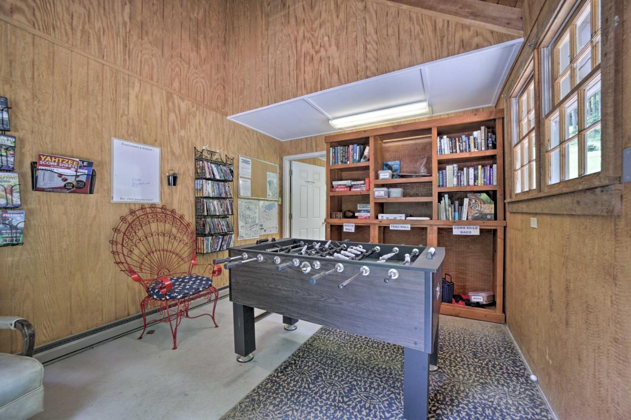 Vibrant Bryson City Home With Mtn Views And Deck! Exterior photo