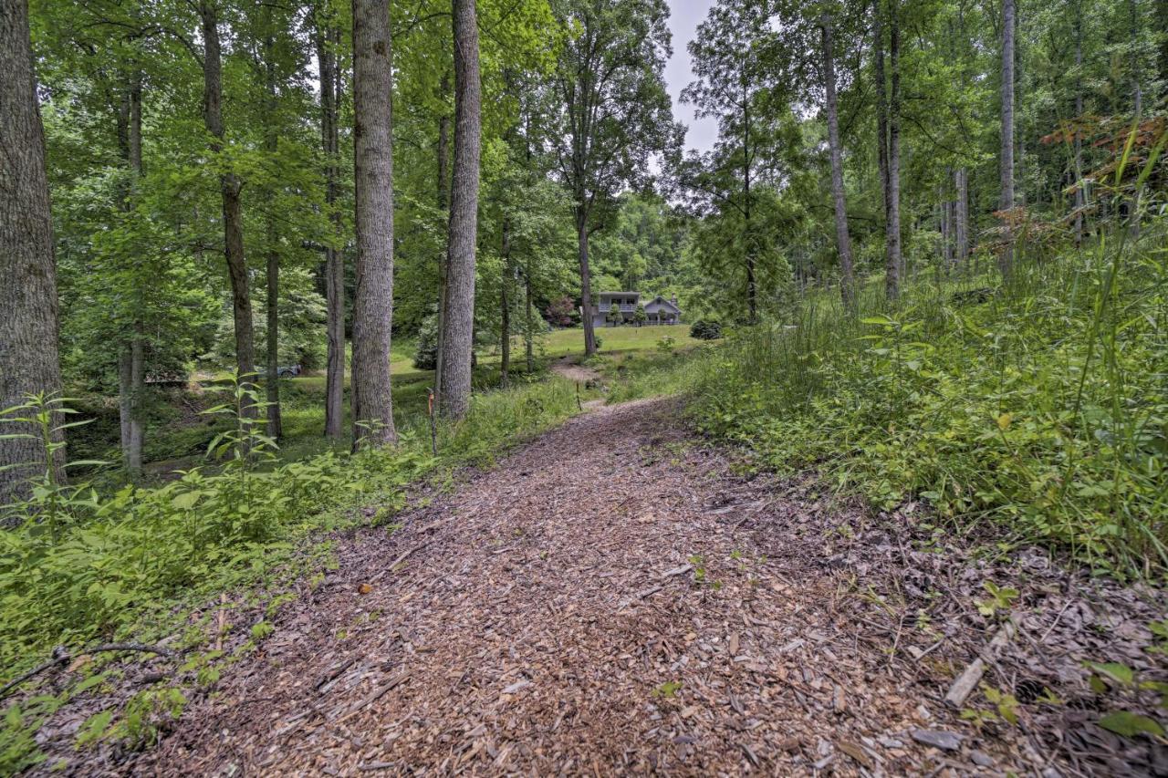 Vibrant Bryson City Home With Mtn Views And Deck! Exterior photo