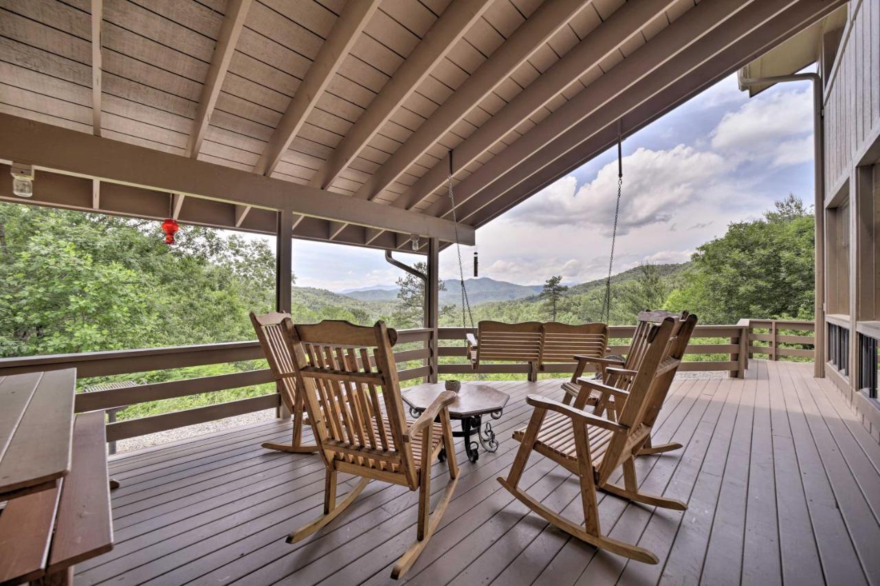 Vibrant Bryson City Home With Mtn Views And Deck! Exterior photo