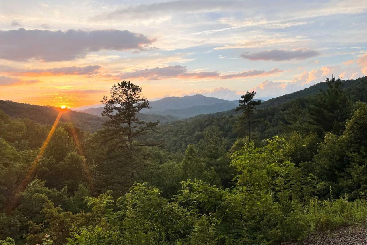Vibrant Bryson City Home With Mtn Views And Deck! Exterior photo